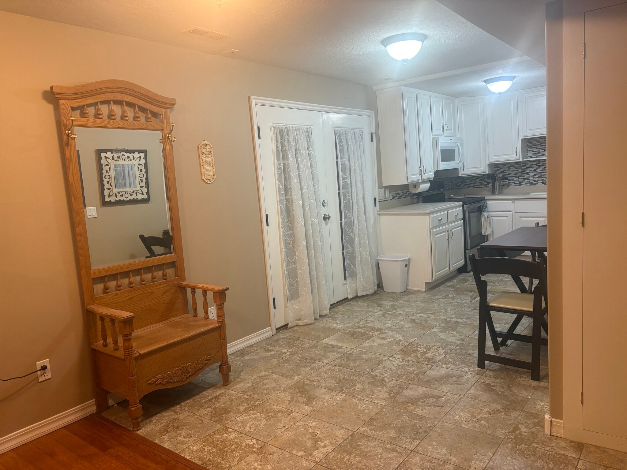 Building Photo - 9885 N Deep Creek Dr