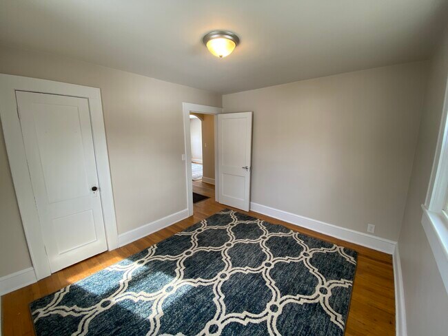 Building Photo - 655 Fisher Rd