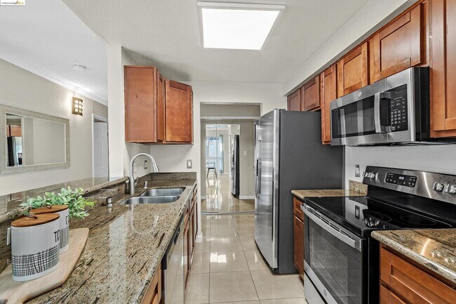 Building Photo - 66 Fairmount Ave