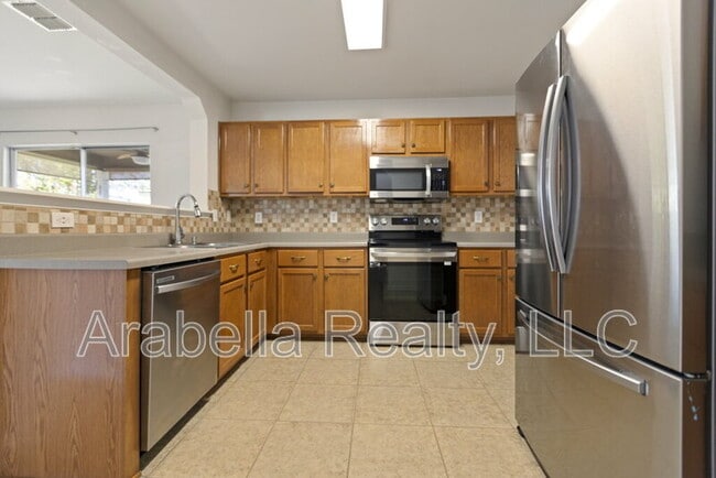 Building Photo - 335 Cedron Chase