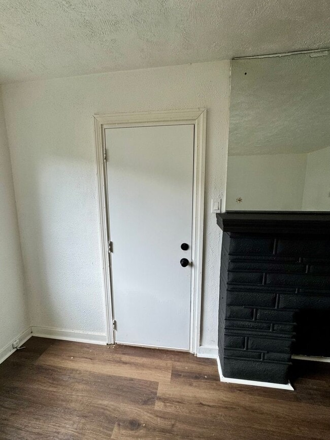 Building Photo - Adorable 2 Bed 1 Bath Home in Brookline W/dedicated office/library space!