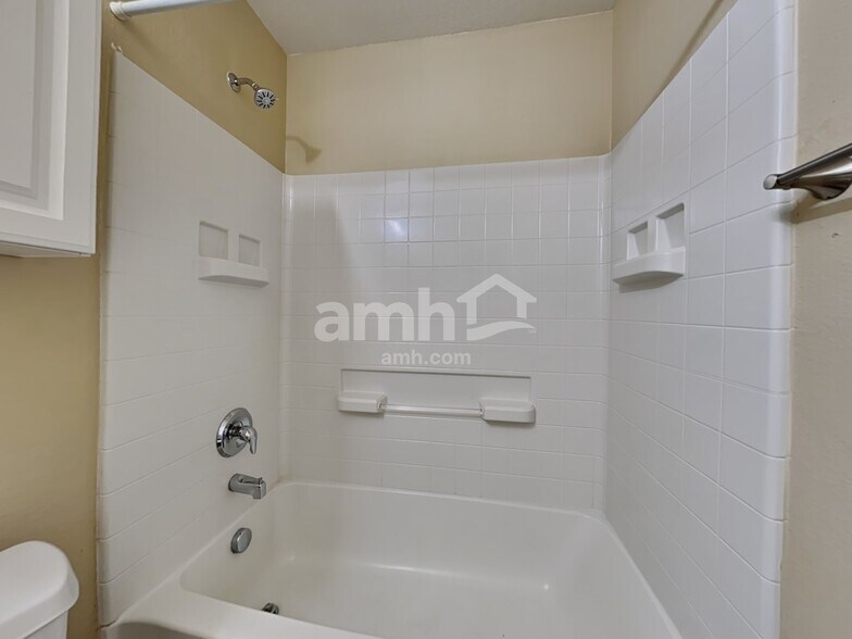 Building Photo - 4004 Heavenly Way