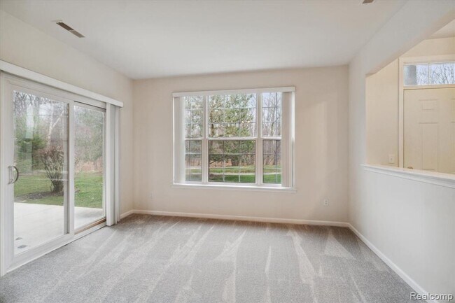 Building Photo - 15980 Morningside