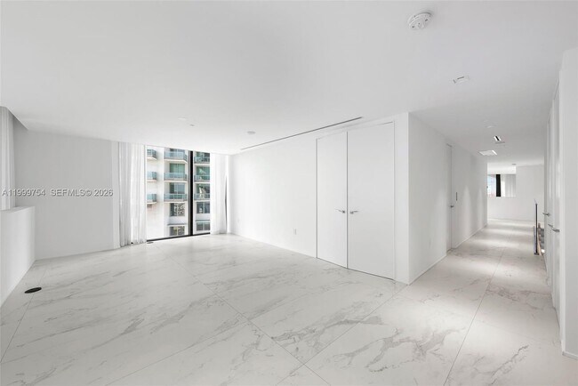 Building Photo - 1000 Biscayne Blvd