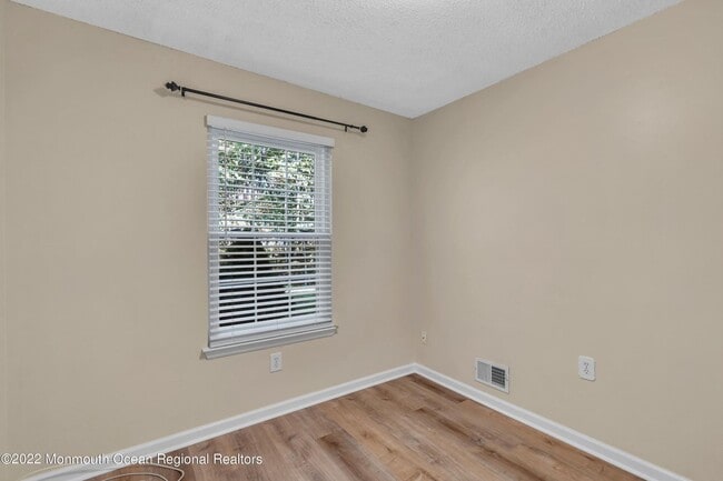 Building Photo - 134 Whispering Oaks Way