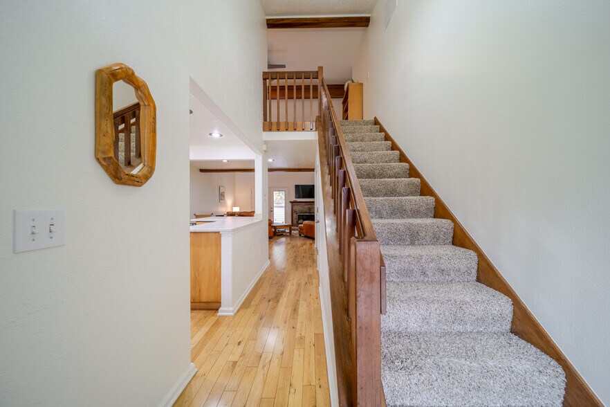 Building Photo - 3124 S Falling Brook Ln