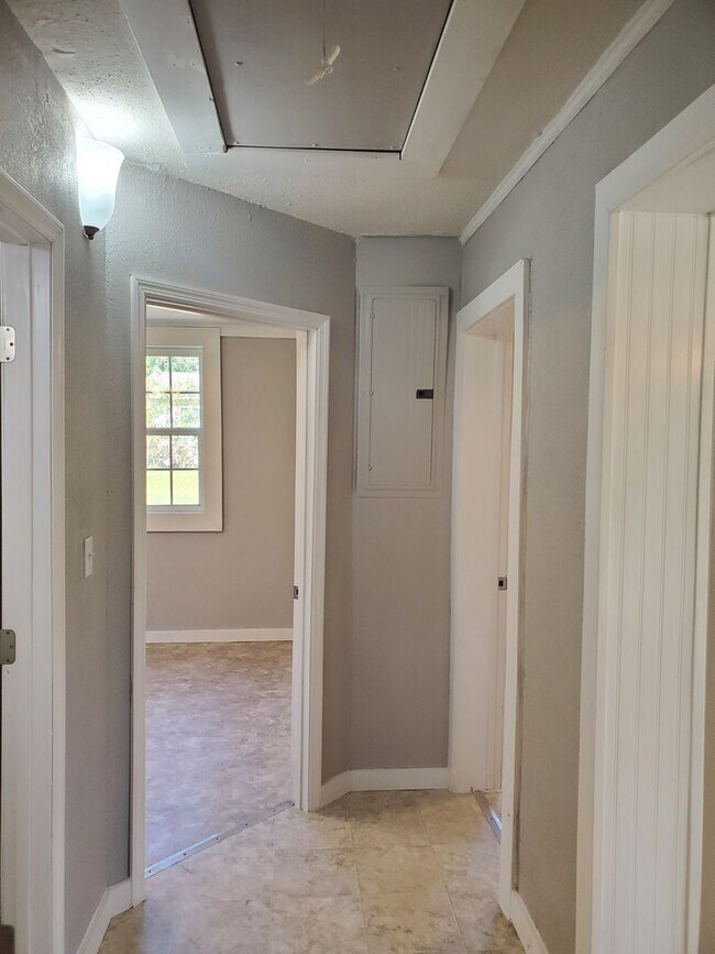 Building Photo - 149 Circle Dr