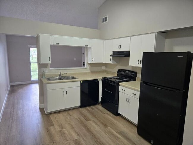 Building Photo - Charming 1/2 duplex in the heart of Orlando