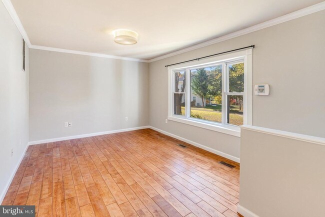 Building Photo - 3101 Burbank Ln