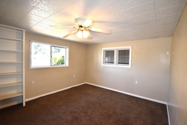 Building Photo - Cozy Home waiting for you.