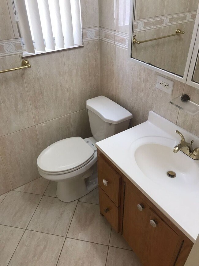 Building Photo - Miami Beach Home with a Pool!