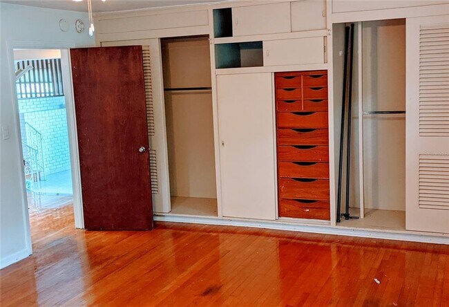 Building Photo - 1310 W Woodlawn Ave