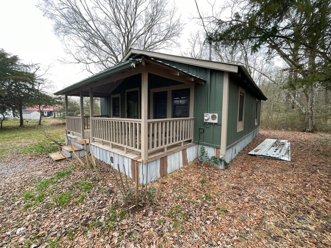 Building Photo - Renovated 2/1 House in Armuchee- $995