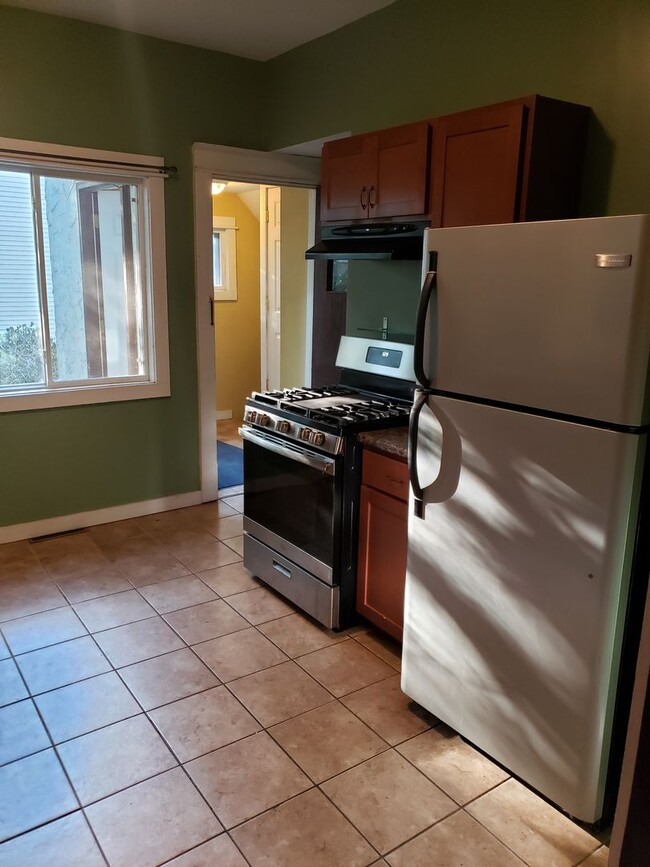 Building Photo - Beautiful 3 bedroom
