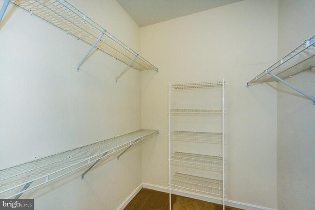 Building Photo - 1693 Mohegan Dr