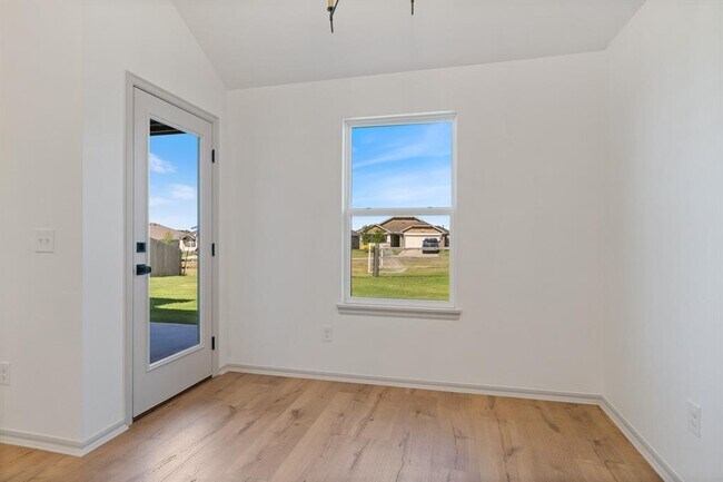 Building Photo - 417 Haven St