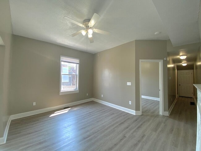 Building Photo - 5 bed/ 2 Bath Mins. from UC Only $750/pp (...