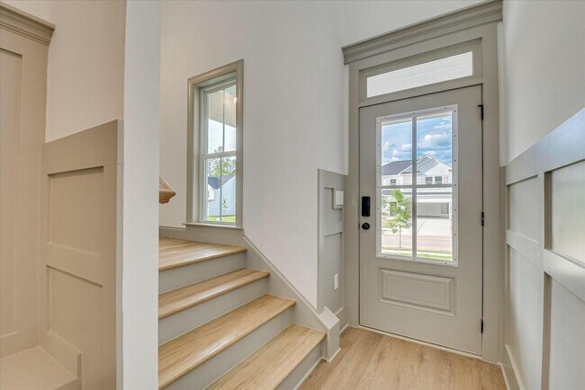Building Photo - 2021 Warbler Dr