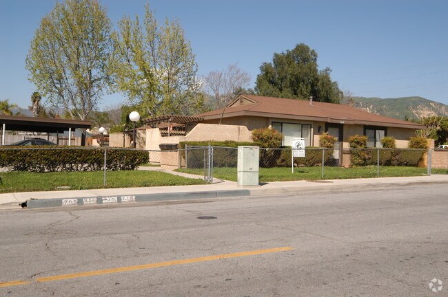 Building Photo - 709-715 Santa Clara St