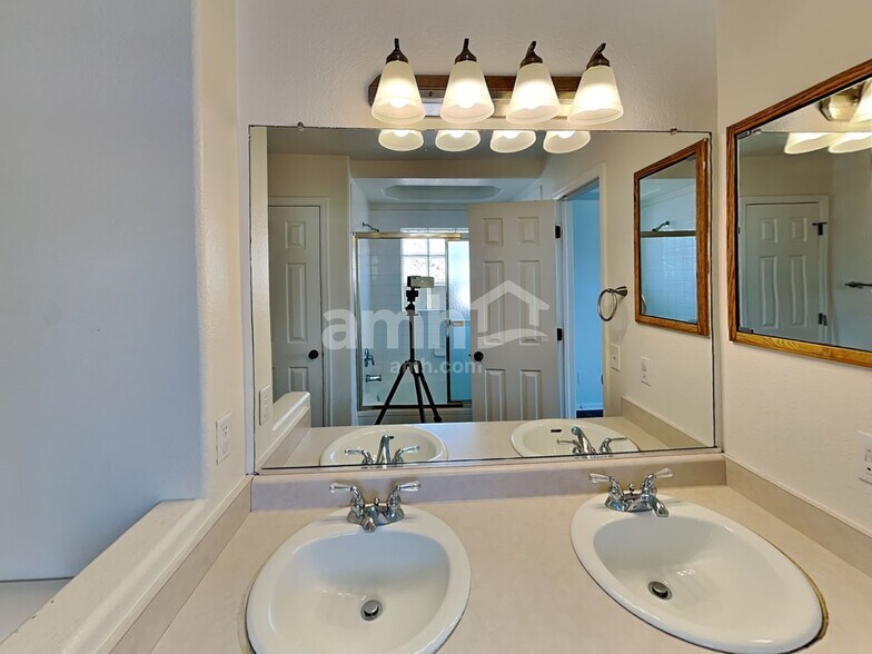 Building Photo - 4608 N Gibraltar St