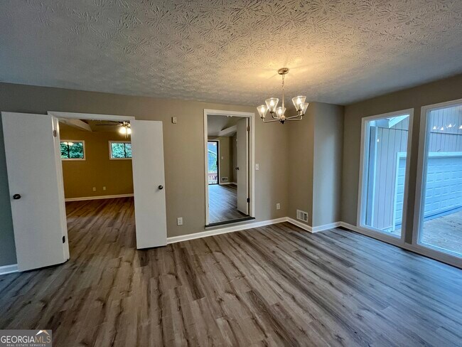 Building Photo - 963 Willow Run