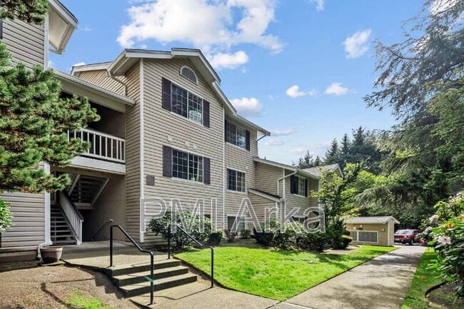 Building Photo - 19230 Forest Park Dr NE