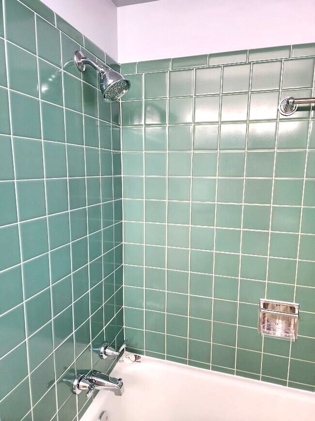 Building Photo - 2 Bed 1.5 Bath 1 Car Garage in the GRADY MUSGRAVE LAKESIDE Addition