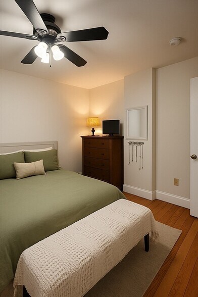 Building Photo - 21 Sanger St