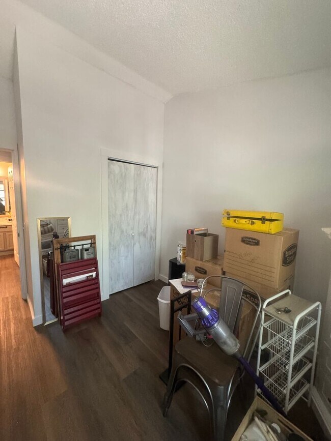 Building Photo - 2 bedroom Condo close to UCCS