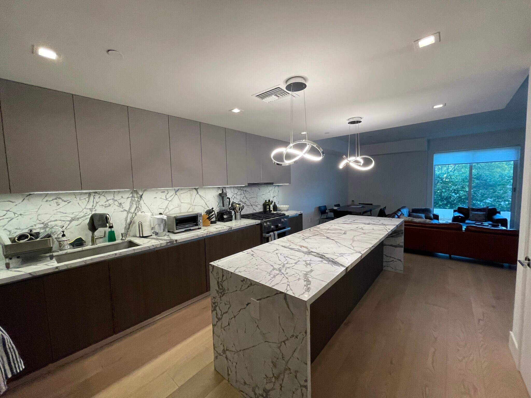 Building Photo - 1155 N Fuller Ave