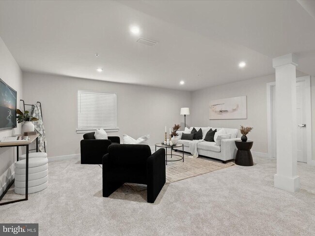 Building Photo - 4738 Naples Ave