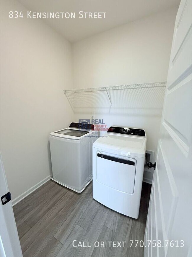 Building Photo - 834 Kensington St