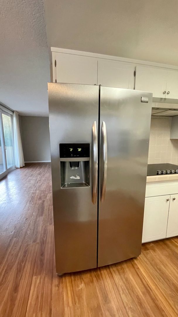 Building Photo - 2 Bedroom, 2 Bath Condo Blocks to the Beach, Pet Friendly, Sunset Views, Parking!