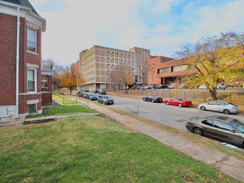 Building Photo - 3526 Vista Ave