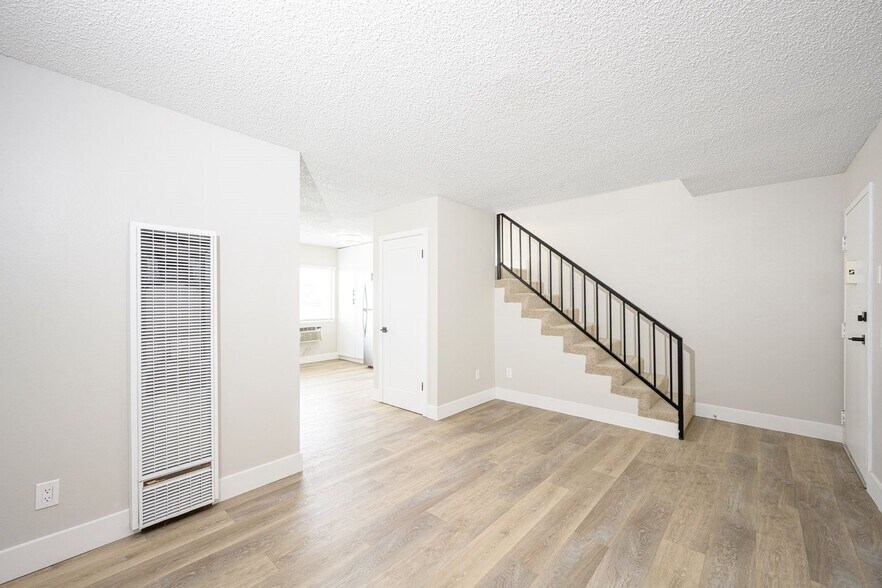 Building Photo - 535 Hobart