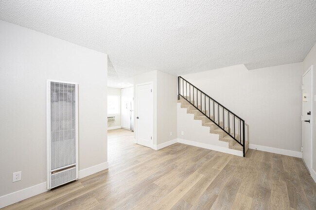 Building Photo - 535 Hobart