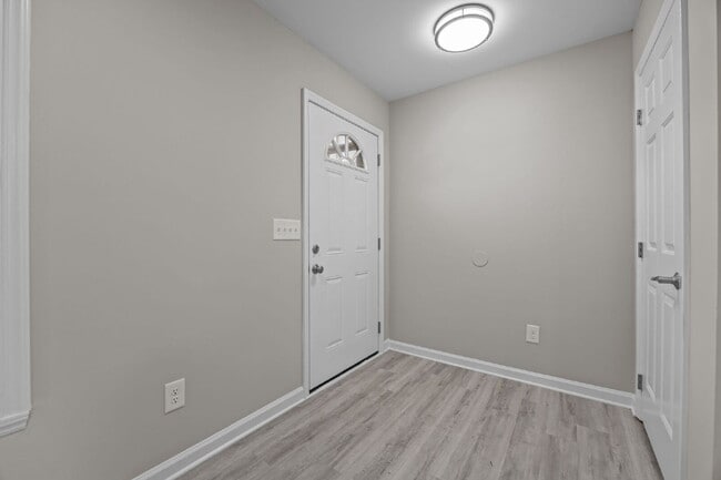 Building Photo - Charming 3-Bed Home with Granite Touches & Finished Basement in Raleigh!