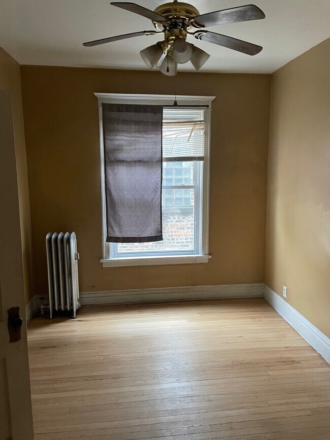 Building Photo - 7521 S Yale Ave