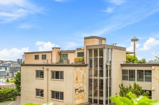 Building Photo - Fabulous Urban Retreat Condo in Celebrated...