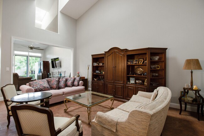 Building Photo - 202 Sabal Palm Ln