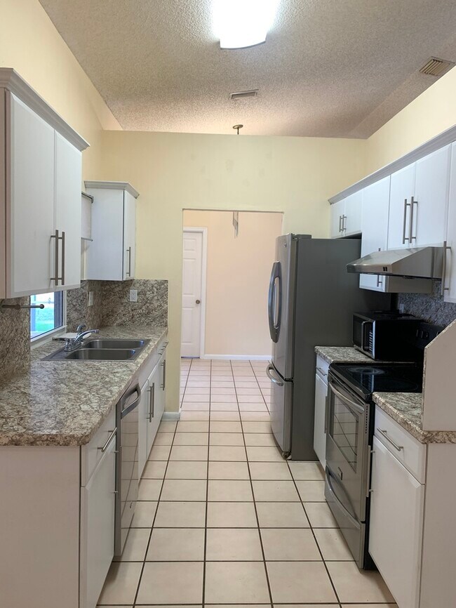 Building Photo - 9840 NW 28th Ct