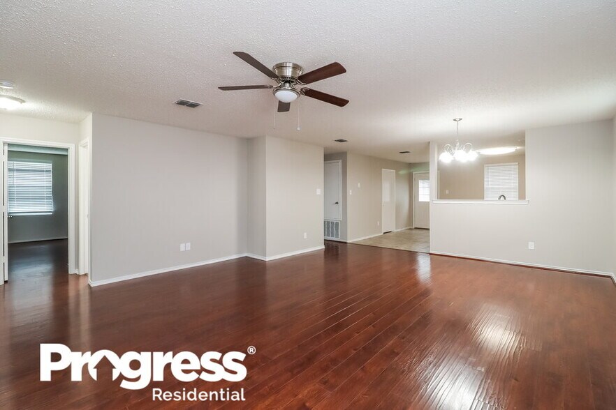 Building Photo - 509 Travis Ranch Tr