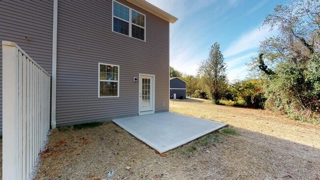 Building Photo - 302 Bogle St