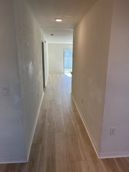 Hall/Entry - 120 NW 25th Ave
