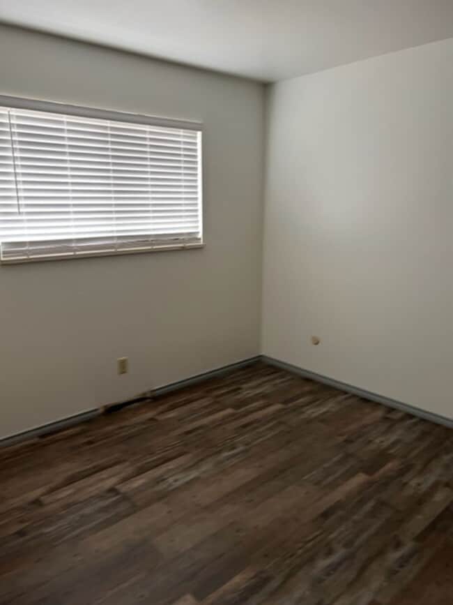 Building Photo - ALL PROSPECTIVE TENANTS MUST SUBMIT A $58 NON-REFUNDABLE APPLICATION FEE PER APPLICANT ONLINE AND...