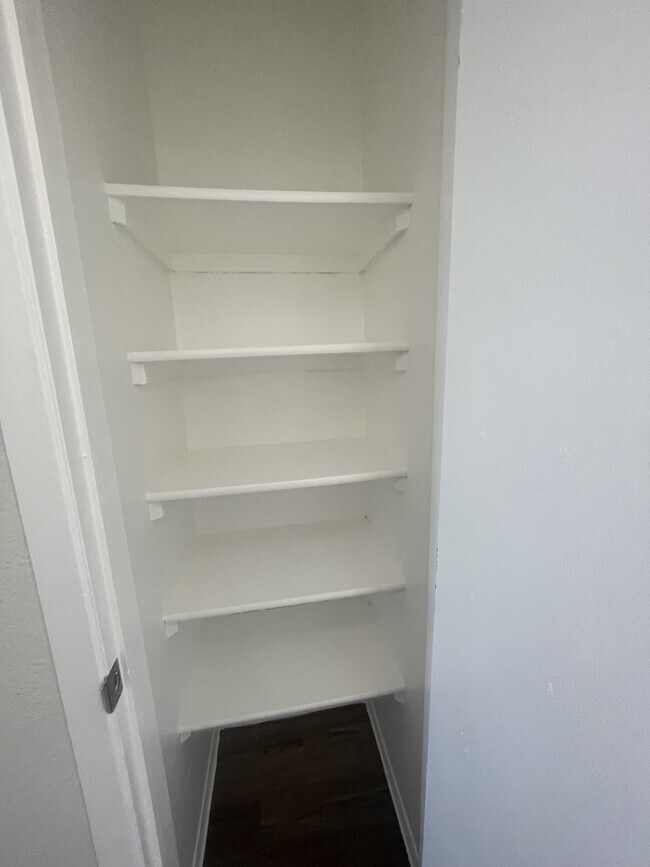 Building Photo - 204 Prado Rd