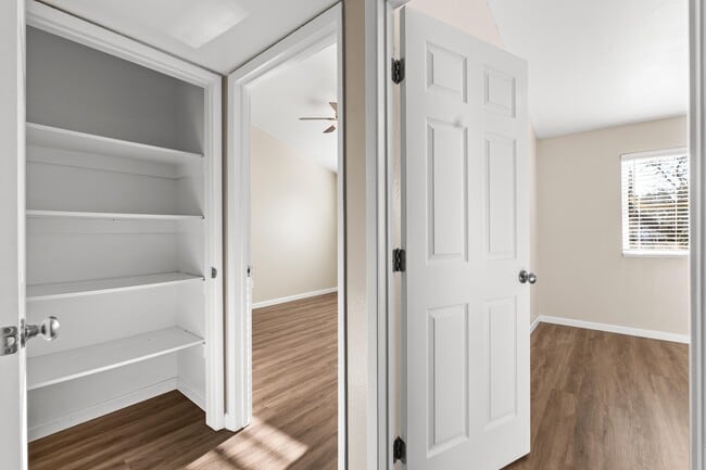 Building Photo - Menlo Pointe