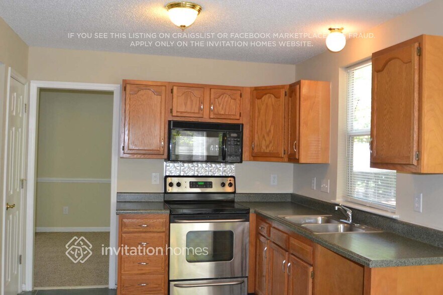 Building Photo - 8532 Woodford Bridge Dr