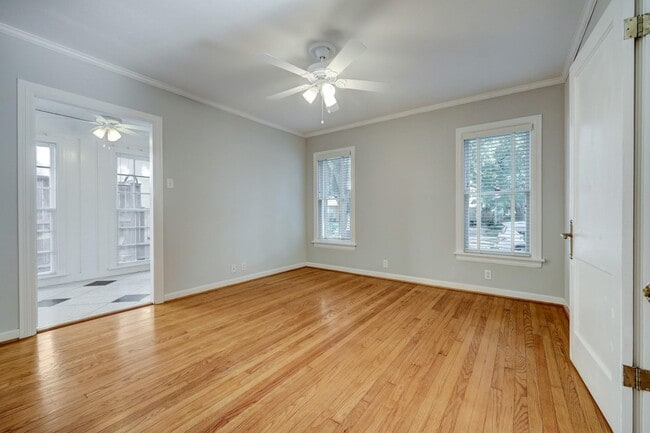 Building Photo - 2910 Plumb St