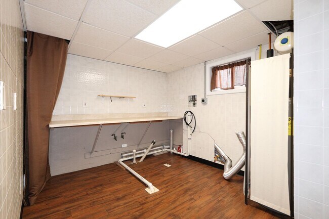 Building Photo - Beautiful 4 Bed 2 Bath w/2 Car Garage